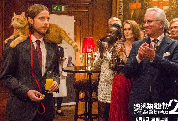 《流浪猫鲍勃2:鲍勃的礼物》定档8月6日 鲍勃猫延续最后的温暖