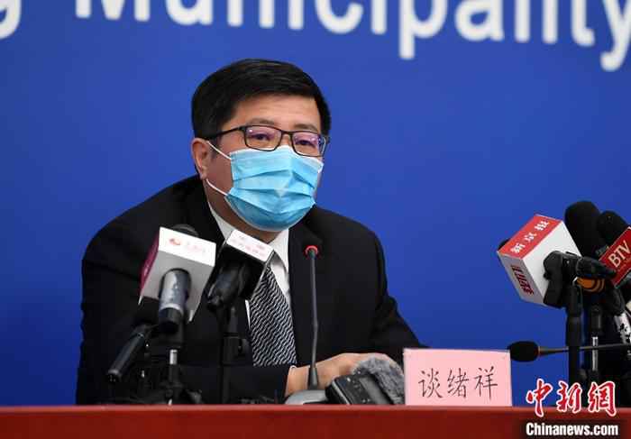 2月4日,北京市举行新型冠状病毒感染的肺炎疫情防控工作新闻发布会。北京市发展和改革委员会主任谈绪祥回答记者提问。中新社记者 毛建军 摄 北京疫情防控迎新挑战 综合施措纾困解忧