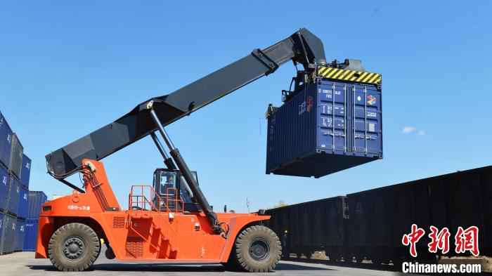 保证重点物资运输。沈铁 供图 沈铁助力企业复工复产纪实